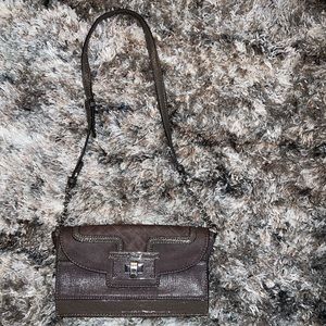 Guess purse in a great pre owned condition